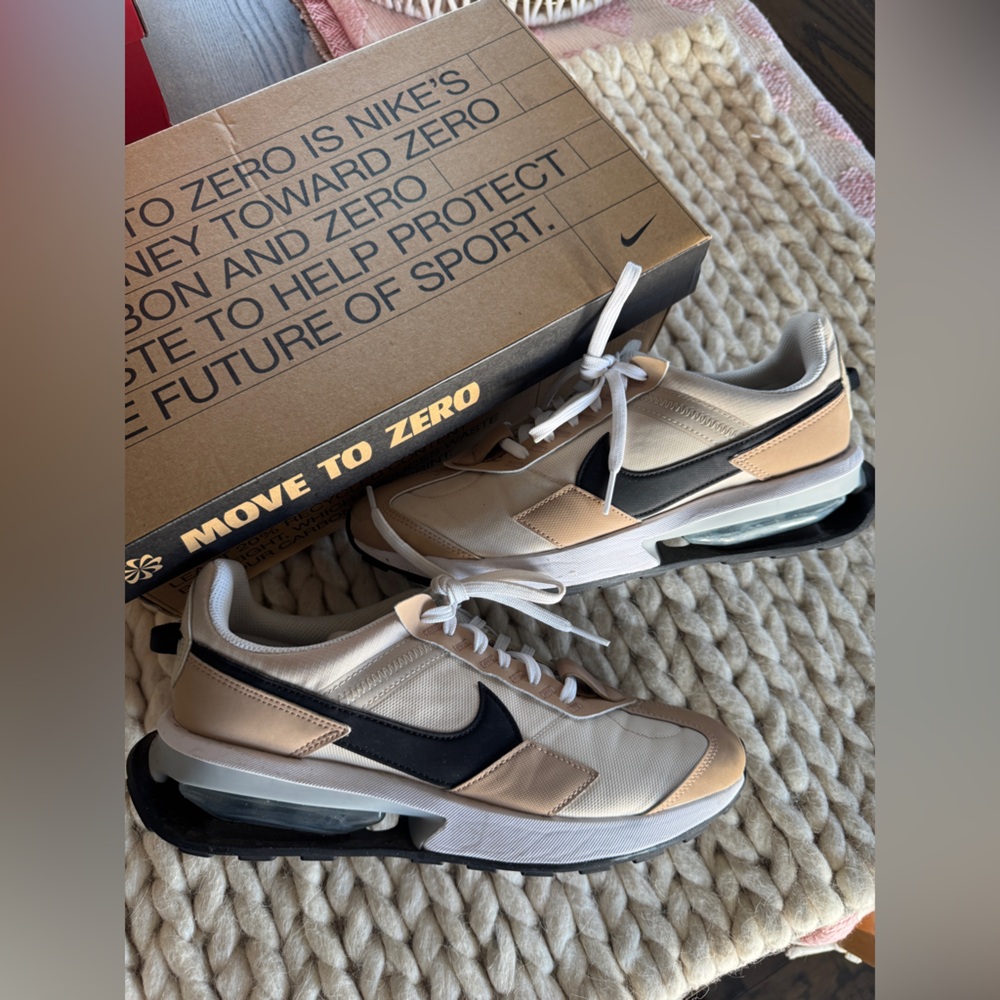 WOMENS AIR MAX PRE-DAY 'OATMEAL' Size 10